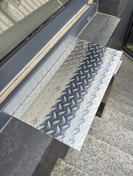 Struckturblechfür Innen- und Außenbereiche, wetterfest und robust